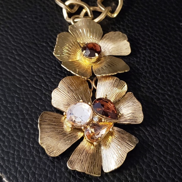 Jewelry - 🔥 FLOWER STATEMENT NECKLACE